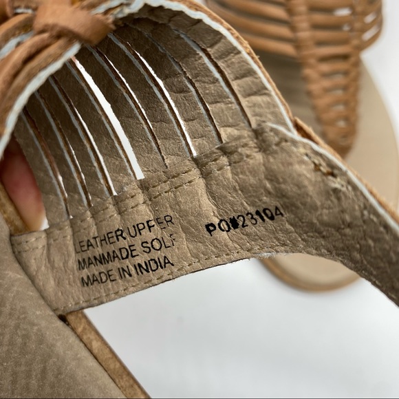 9 Journee Signature Davis Women's Leather Sandals in Brown  size 9 NEW - Picture 5 of 7